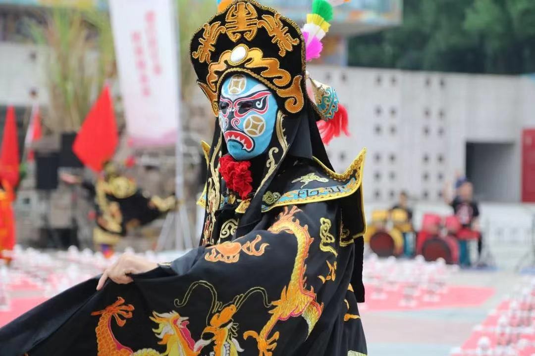 变脸是怎么做到的原理是什么_川剧变脸是怎么做到的(3)