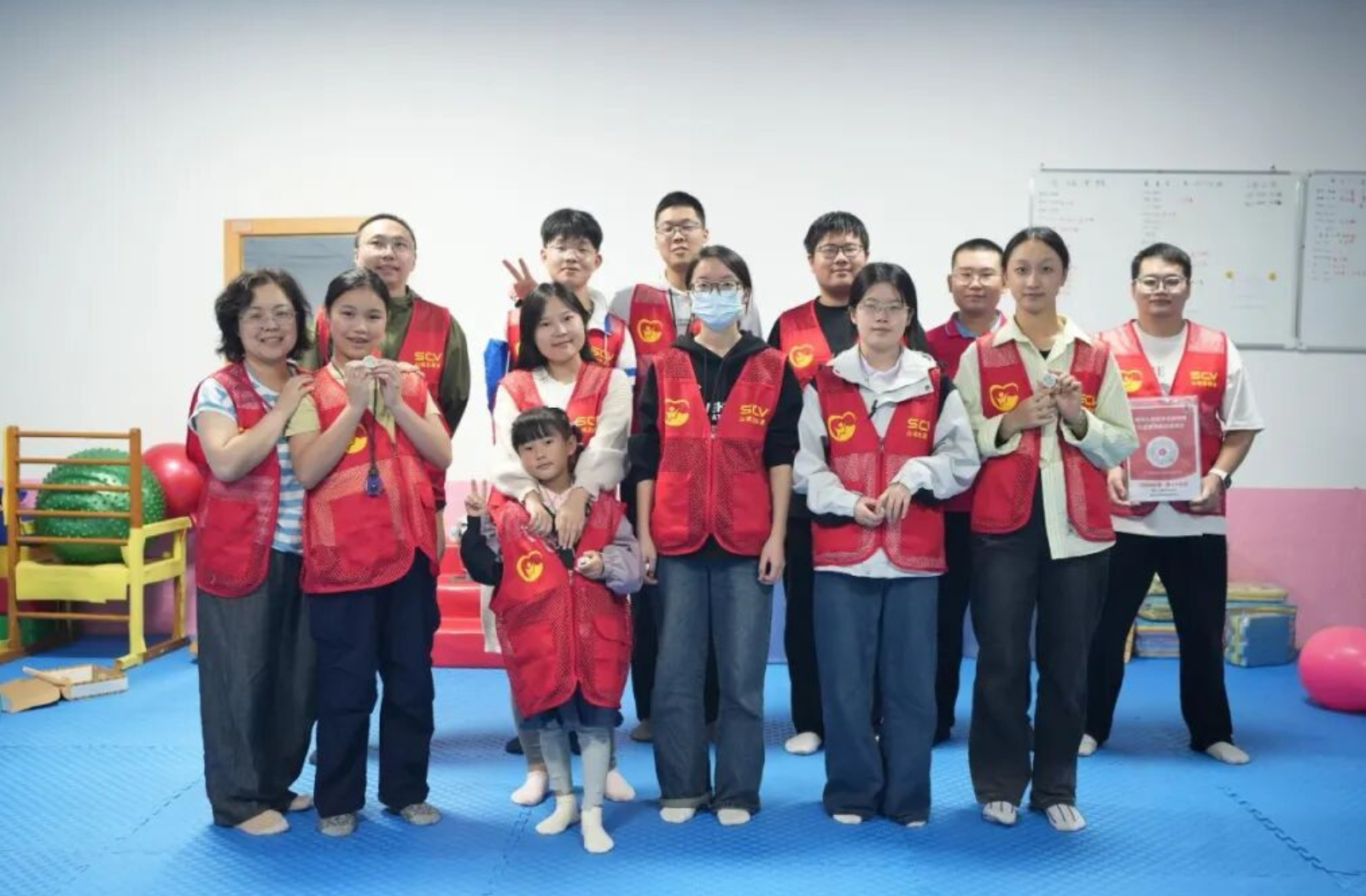 10��18�� ����ʶ�ٲݣ�ͯ��ů����